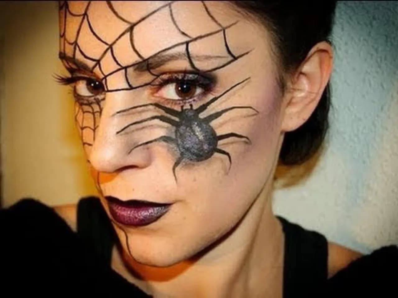 Spinnen Make-up Halloween: Einfache Anleitung & gruselige Ideen